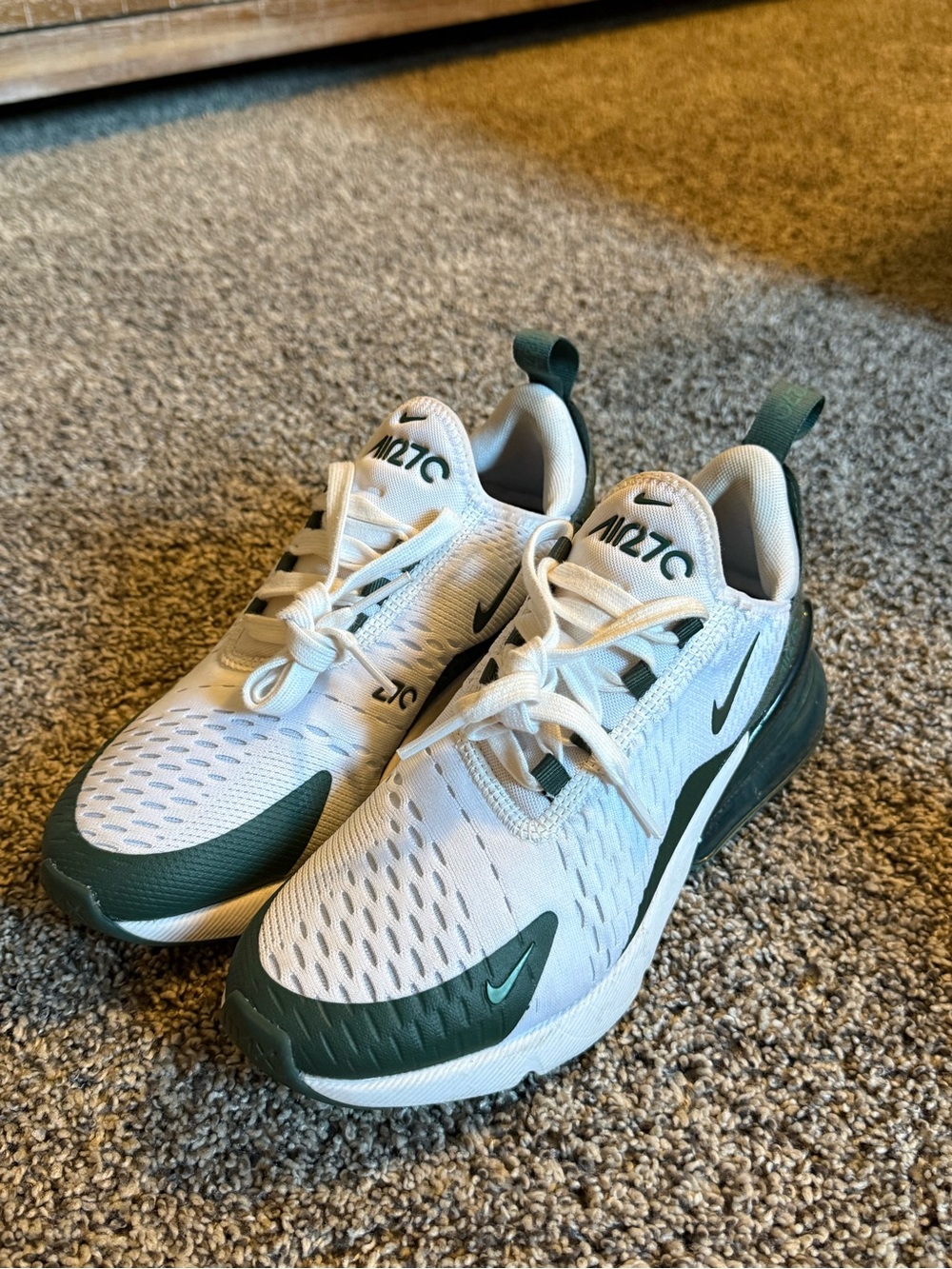 Nike Air Max 270 White and Forest Green Women’s 7 - Picture 6 of 6